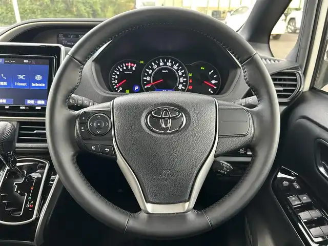 トヨタ ヴォクシー ZS 煌Ⅱ 熊本県 2020(令2)年 2.6万km ホワイトパールクリスタルシャイン 純正SDナビ/BT/フルセグ/CD/DVD/バックカメラ/両側パワースライドドア/クルーズコントロール/LEDオートライト/後部用モニター/サンシェード/純正16インチアルミホイール/ビルトインETC/ワンオーナー