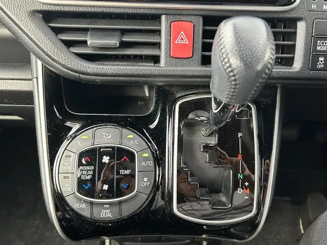 トヨタ ヴォクシー ZS 煌Ⅱ 熊本県 2020(令2)年 2.6万km ホワイトパールクリスタルシャイン 純正SDナビ/BT/フルセグ/CD/DVD/バックカメラ/両側パワースライドドア/クルーズコントロール/LEDオートライト/後部用モニター/サンシェード/純正16インチアルミホイール/ビルトインETC/ワンオーナー