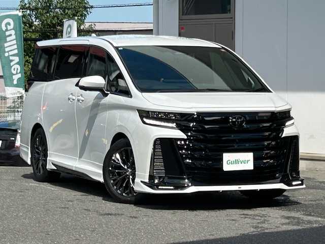 トヨタ ヴェルファイア Z プレミア 宮城県 2024(令6)年 1.4万km プラチナホワイトパールマイカ ワンオーナー/純正エアロ/サンルーフ/4WD/ユニバーサルステップ/ヘッドアップディスプレイ/純正メモリナビ/FM/AM/BT/USB/フルセグTV/フリップダウンモニター/アラウンドビューモニター/レザーシート/全席パワーシート/全席シートクーラー/全席シートヒーター/セカンドシートオットマン/パワーバックドア/ステアリングスイッチ/ステアリングヒーター/両側パワースライドドア/デジタルインナーミラー/ブラインドスポットモニター/純正アルミ夏タイヤ19インチ/純正フロアマット/パーキングアシスト/追従型クルーズコントロール/レーンキープアシスト/アイドリングストップ/衝突被害軽減システム/パドルシフト/コーナーセンサー/LEDライト/ETC2.0/前後ドライブレコーダー/プッシュスタート