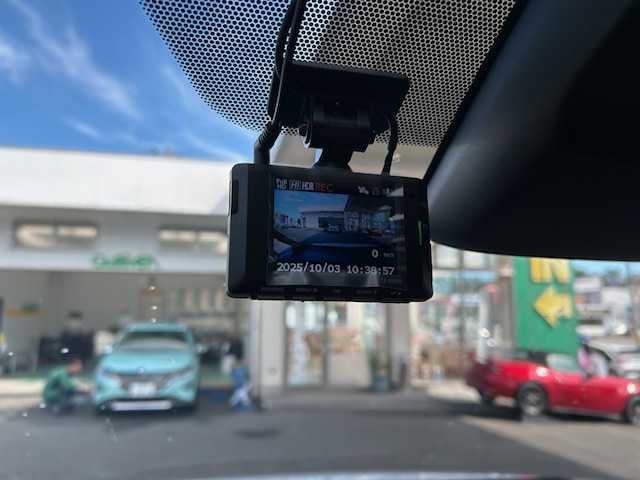 トヨタ ヴェルファイア Z プレミア 宮城県 2024(令6)年 1.4万km プラチナホワイトパールマイカ ワンオーナー/純正エアロ/サンルーフ/4WD/ユニバーサルステップ/ヘッドアップディスプレイ/純正メモリナビ/FM/AM/BT/USB/フルセグTV/フリップダウンモニター/アラウンドビューモニター/レザーシート/全席パワーシート/全席シートクーラー/全席シートヒーター/セカンドシートオットマン/パワーバックドア/ステアリングスイッチ/ステアリングヒーター/両側パワースライドドア/デジタルインナーミラー/ブラインドスポットモニター/純正アルミ夏タイヤ19インチ/純正フロアマット/パーキングアシスト/追従型クルーズコントロール/レーンキープアシスト/アイドリングストップ/衝突被害軽減システム/パドルシフト/コーナーセンサー/LEDライト/ETC2.0/前後ドライブレコーダー/プッシュスタート