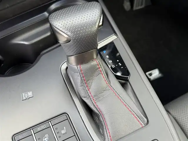 レクサス ＵＸ 250h Fスポーツ エモーショナルエクスプローラ 東京都 2023(令5)年 0.9万km ベージュM/ウォームグレーM ワンオーナー/純正ナビ　/（フルセグTV/FM/AM/Bluetooth/Miracast/USB)/ドライブレコーダー/ブラインドスポットモニター/プリクラッシュセーフティ/ETC2.0/レザーシート/レーダークルーズコントロール/革巻きステアリング/ステアリングスイッチ/パドルシフト/スマートキー/プッシュスタート/ステアリングヒーター/シートヒーター/エアシート/車線逸脱/横滑り防止装置/トノカバー/フロント・リアコーナーセンサー/トノカバー/ISOFIX/電動格納ウインカーミラー/リアプライバシーガラス/新車時保証書/記録簿/取扱説明書