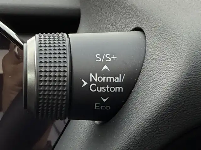 レクサス ＵＸ 250h Fスポーツ エモーショナルエクスプローラ 東京都 2023(令5)年 0.9万km ベージュM/ウォームグレーM ワンオーナー/純正ナビ　/（フルセグTV/FM/AM/Bluetooth/Miracast/USB)/ドライブレコーダー/ブラインドスポットモニター/プリクラッシュセーフティ/ETC2.0/レザーシート/レーダークルーズコントロール/革巻きステアリング/ステアリングスイッチ/パドルシフト/スマートキー/プッシュスタート/ステアリングヒーター/シートヒーター/エアシート/車線逸脱/横滑り防止装置/トノカバー/フロント・リアコーナーセンサー/トノカバー/ISOFIX/電動格納ウインカーミラー/リアプライバシーガラス/新車時保証書/記録簿/取扱説明書