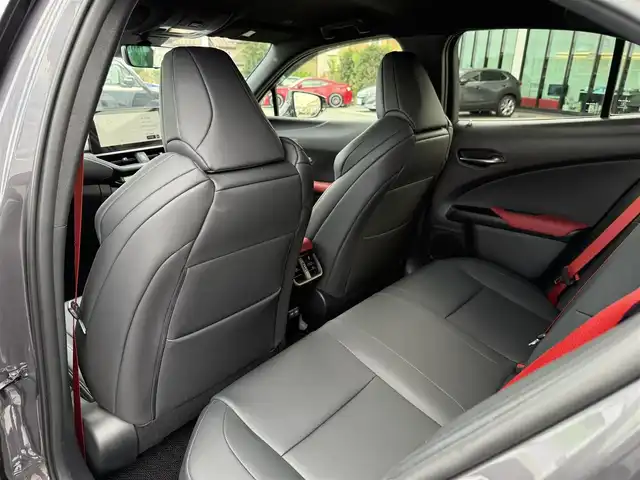 レクサス ＵＸ 250h Fスポーツ エモーショナルエクスプローラ 東京都 2023(令5)年 0.9万km ベージュM/ウォームグレーM ワンオーナー/純正ナビ　/（フルセグTV/FM/AM/Bluetooth/Miracast/USB)/ドライブレコーダー/ブラインドスポットモニター/プリクラッシュセーフティ/ETC2.0/レザーシート/レーダークルーズコントロール/革巻きステアリング/ステアリングスイッチ/パドルシフト/スマートキー/プッシュスタート/ステアリングヒーター/シートヒーター/エアシート/車線逸脱/横滑り防止装置/トノカバー/フロント・リアコーナーセンサー/トノカバー/ISOFIX/電動格納ウインカーミラー/リアプライバシーガラス/新車時保証書/記録簿/取扱説明書