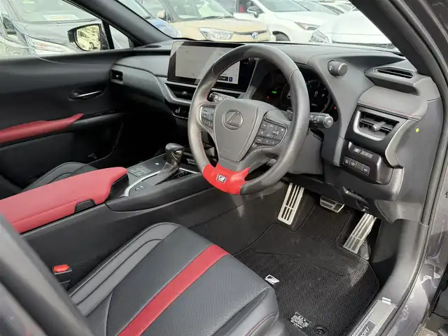 レクサス ＵＸ 250h Fスポーツ エモーショナルエクスプローラ 東京都 2023(令5)年 0.9万km ベージュM/ウォームグレーM ワンオーナー/純正ナビ　/（フルセグTV/FM/AM/Bluetooth/Miracast/USB)/ドライブレコーダー/ブラインドスポットモニター/プリクラッシュセーフティ/ETC2.0/レザーシート/レーダークルーズコントロール/革巻きステアリング/ステアリングスイッチ/パドルシフト/スマートキー/プッシュスタート/ステアリングヒーター/シートヒーター/エアシート/車線逸脱/横滑り防止装置/トノカバー/フロント・リアコーナーセンサー/トノカバー/ISOFIX/電動格納ウインカーミラー/リアプライバシーガラス/新車時保証書/記録簿/取扱説明書