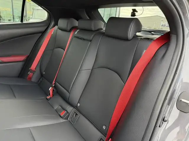 レクサス ＵＸ 250h Fスポーツ エモーショナルエクスプローラ 東京都 2023(令5)年 0.9万km ベージュM/ウォームグレーM ワンオーナー/純正ナビ　/（フルセグTV/FM/AM/Bluetooth/Miracast/USB)/ドライブレコーダー/ブラインドスポットモニター/プリクラッシュセーフティ/ETC2.0/レザーシート/レーダークルーズコントロール/革巻きステアリング/ステアリングスイッチ/パドルシフト/スマートキー/プッシュスタート/ステアリングヒーター/シートヒーター/エアシート/車線逸脱/横滑り防止装置/トノカバー/フロント・リアコーナーセンサー/トノカバー/ISOFIX/電動格納ウインカーミラー/リアプライバシーガラス/新車時保証書/記録簿/取扱説明書
