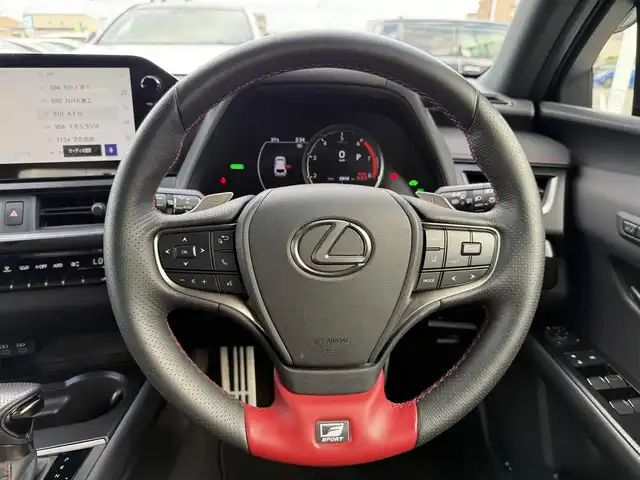 レクサス ＵＸ 250h Fスポーツ エモーショナルエクスプローラ 東京都 2023(令5)年 0.9万km ベージュM/ウォームグレーM ワンオーナー/純正ナビ　/（フルセグTV/FM/AM/Bluetooth/Miracast/USB)/ドライブレコーダー/ブラインドスポットモニター/プリクラッシュセーフティ/ETC2.0/レザーシート/レーダークルーズコントロール/革巻きステアリング/ステアリングスイッチ/パドルシフト/スマートキー/プッシュスタート/ステアリングヒーター/シートヒーター/エアシート/車線逸脱/横滑り防止装置/トノカバー/フロント・リアコーナーセンサー/トノカバー/ISOFIX/電動格納ウインカーミラー/リアプライバシーガラス/新車時保証書/記録簿/取扱説明書