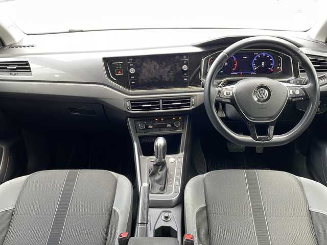 フォルクスワーゲン ポロ TSIハイライン 沖縄県 2018(平30)年 7万km ゴールド メーカーオプションナビ/バックカメラ/オーディオ（Ｂｌｕｅｔｏｏｔｈ、ＤＶＤ、ＣＤ）/ＥＴＣ/スマートキー/プッシュスタート/ステアリングスイッチ/パドルシフト/レーダークルーズコントロール/ＬＥＤヘッドライト/フォグライト/ウィンカーミラー