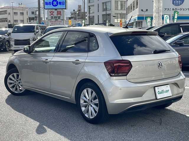 フォルクスワーゲン ポロ TSIハイライン 沖縄県 2018(平30)年 7万km ゴールド メーカーオプションナビ/バックカメラ/オーディオ（Ｂｌｕｅｔｏｏｔｈ、ＤＶＤ、ＣＤ）/ＥＴＣ/スマートキー/プッシュスタート/ステアリングスイッチ/パドルシフト/レーダークルーズコントロール/ＬＥＤヘッドライト/フォグライト/ウィンカーミラー