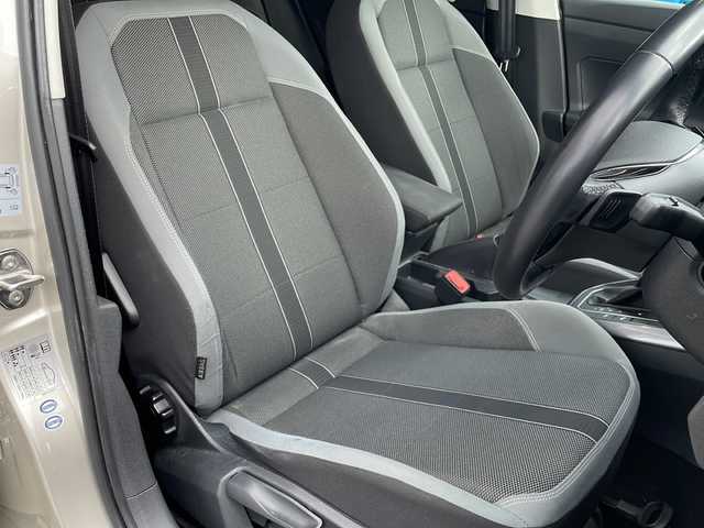 フォルクスワーゲン ポロ TSIハイライン 沖縄県 2018(平30)年 7万km ゴールド メーカーオプションナビ/バックカメラ/オーディオ（Ｂｌｕｅｔｏｏｔｈ、ＤＶＤ、ＣＤ）/ＥＴＣ/スマートキー/プッシュスタート/ステアリングスイッチ/パドルシフト/レーダークルーズコントロール/ＬＥＤヘッドライト/フォグライト/ウィンカーミラー