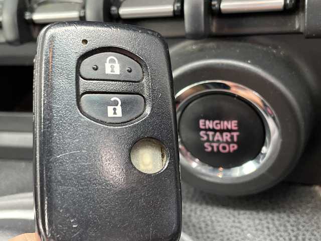 トヨタ ８６ GT リミテッド 愛知県 2012(平24)年 9.7万km シルバー 純正ナビ/シートヒーター/バックカメラ/コーナーセンサー/アルミホイール/LEDヘッドライト/パドルシフト/ETC/Bluetooth/スマートキー/プッシュスタート