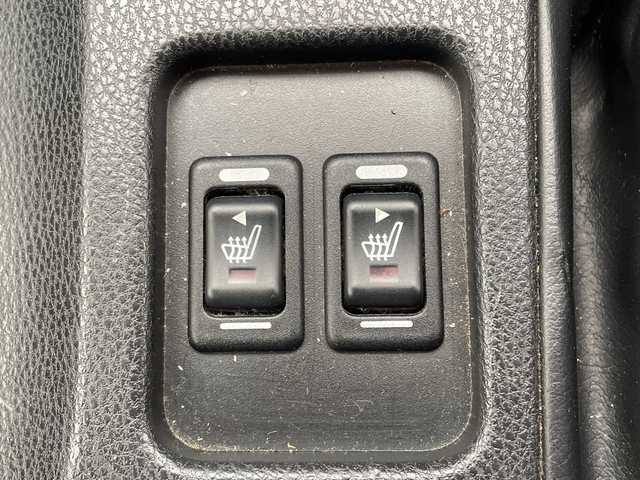 トヨタ ８６ GT リミテッド 愛知県 2012(平24)年 9.7万km シルバー 純正ナビ/シートヒーター/バックカメラ/コーナーセンサー/アルミホイール/LEDヘッドライト/パドルシフト/ETC/Bluetooth/スマートキー/プッシュスタート