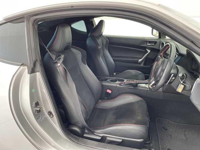 トヨタ ８６ GT リミテッド 愛知県 2012(平24)年 9.7万km シルバー 純正ナビ/シートヒーター/バックカメラ/コーナーセンサー/アルミホイール/LEDヘッドライト/パドルシフト/ETC/Bluetooth/スマートキー/プッシュスタート