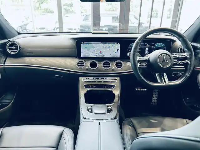 メルセデス・ベンツ Ｅ２００ スポーツ 大阪府 2020(令2)年 2万km オブシディアンブラック レザーエクスクルーシブP/レーダーセーフティP/ブルメスター/HUD/ACC/純正ナビ/TV/360度カメラ/applecarplay/純正19インチAW/LEDヘッドライト/アンビエントライト/電動リアゲート/ワイヤレス充電/黒革/メモリ付きパワーシート/シートヒーター/パフュームアトマイザー