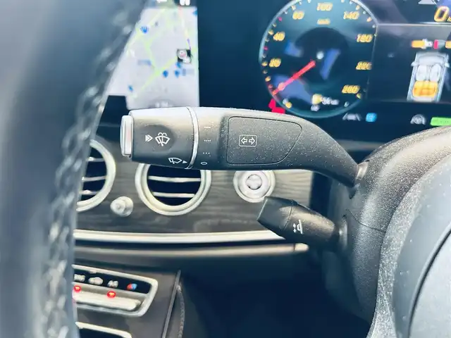 メルセデス・ベンツ Ｅ２００ スポーツ 大阪府 2020(令2)年 2万km オブシディアンブラック レザーエクスクルーシブP/レーダーセーフティP/ブルメスター/HUD/ACC/純正ナビ/TV/360度カメラ/applecarplay/純正19インチAW/LEDヘッドライト/アンビエントライト/電動リアゲート/ワイヤレス充電/黒革/メモリ付きパワーシート/シートヒーター/パフュームアトマイザー