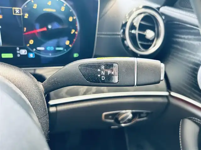 メルセデス・ベンツ Ｅ２００ スポーツ 大阪府 2020(令2)年 2万km オブシディアンブラック レザーエクスクルーシブP/レーダーセーフティP/ブルメスター/HUD/ACC/純正ナビ/TV/360度カメラ/applecarplay/純正19インチAW/LEDヘッドライト/アンビエントライト/電動リアゲート/ワイヤレス充電/黒革/メモリ付きパワーシート/シートヒーター/パフュームアトマイザー