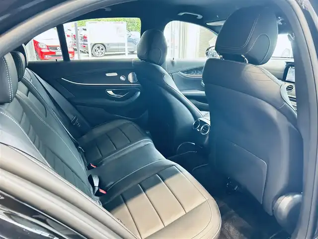 メルセデス・ベンツ Ｅ２００ スポーツ 大阪府 2020(令2)年 2万km オブシディアンブラック レザーエクスクルーシブP/レーダーセーフティP/ブルメスター/HUD/ACC/純正ナビ/TV/360度カメラ/applecarplay/純正19インチAW/LEDヘッドライト/アンビエントライト/電動リアゲート/ワイヤレス充電/黒革/メモリ付きパワーシート/シートヒーター/パフュームアトマイザー