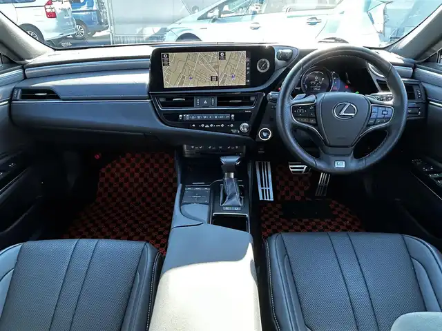 レクサス ＥＳ 300h Fスポーツ 福島県 2021(令3)年 1.2万km ホワイトノーヴァガラスフレーク ムーンルーフ/純正ナビ/(AM/FM/CD/DVD/SD/BT)/フルセグTV/Lexus Safety System＋/レーダークルーズコントロール/ヘッドアップディスプレイ/ブラインドスポットモニター/パノラミックビューモニター/パワーバックドア/前席パワーシート/前席シートヒーター/エアシート/ステアリングヒーター/LEDオートライト/ETC2.0/プッシュスタート/オレンジブレーキキャリパー