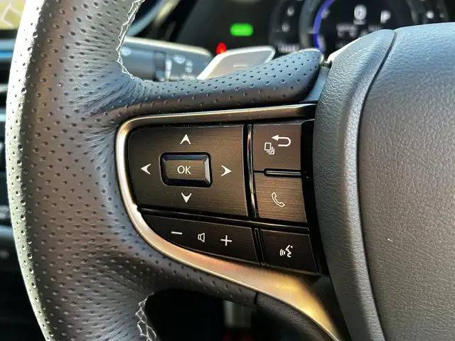 レクサス ＥＳ 300h Fスポーツ 福島県 2021(令3)年 1.2万km ホワイトノーヴァガラスフレーク ムーンルーフ/純正ナビ/(AM/FM/CD/DVD/SD/BT)/フルセグTV/Lexus Safety System＋/レーダークルーズコントロール/ヘッドアップディスプレイ/ブラインドスポットモニター/パノラミックビューモニター/パワーバックドア/前席パワーシート/前席シートヒーター/エアシート/ステアリングヒーター/LEDオートライト/ETC2.0/プッシュスタート/オレンジブレーキキャリパー