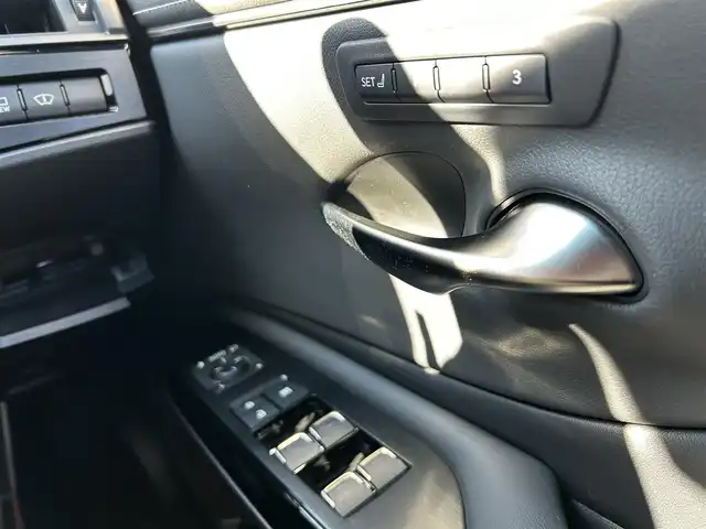 レクサス ＥＳ 300h Fスポーツ 福島県 2021(令3)年 1.2万km ホワイトノーヴァガラスフレーク ムーンルーフ/純正ナビ/(AM/FM/CD/DVD/SD/BT)/フルセグTV/Lexus Safety System＋/レーダークルーズコントロール/ヘッドアップディスプレイ/ブラインドスポットモニター/パノラミックビューモニター/パワーバックドア/前席パワーシート/前席シートヒーター/エアシート/ステアリングヒーター/LEDオートライト/ETC2.0/プッシュスタート/オレンジブレーキキャリパー