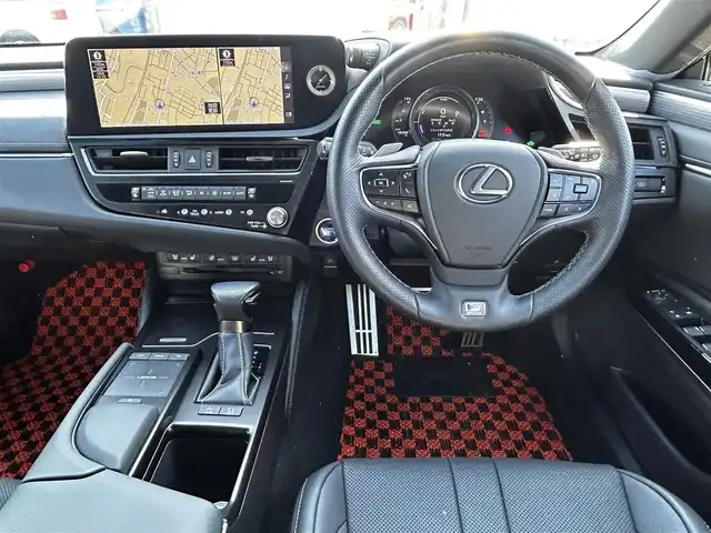 レクサス ＥＳ 300h Fスポーツ 福島県 2021(令3)年 1.2万km ホワイトノーヴァガラスフレーク ムーンルーフ/純正ナビ/(AM/FM/CD/DVD/SD/BT)/フルセグTV/Lexus Safety System＋/レーダークルーズコントロール/ヘッドアップディスプレイ/ブラインドスポットモニター/パノラミックビューモニター/パワーバックドア/前席パワーシート/前席シートヒーター/エアシート/ステアリングヒーター/LEDオートライト/ETC2.0/プッシュスタート/オレンジブレーキキャリパー
