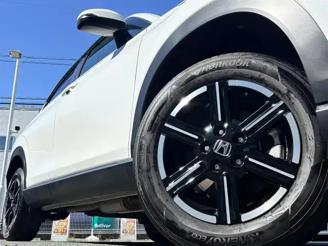 ホンダ ヴェゼル ハイブリッド e:HEV X 熊本県 2024(令6)年 2.1万km プラチナホワイトパール ワンオーナー/純正ナビ/【フルセグTV/Bluetooth/CD/DVD】/バックカメラ/レーダークルーズコントロール/衝突軽減装置/コーナーセンサー/ロードサインアシスト/ブレーキホールド/パドルシフト/電動パーキング/レーンキープアシスト/ETC/純正16インチAW/ドライブレコーダー/オートLEDライト/オートハイビーム/ウィンカーミラー/プッシュスタート/スマートキー/ステアリングスイッチ/革巻きステアリング/社外ドアバイザー/社外マット/横滑り防止/盗難装置/取扱説明書