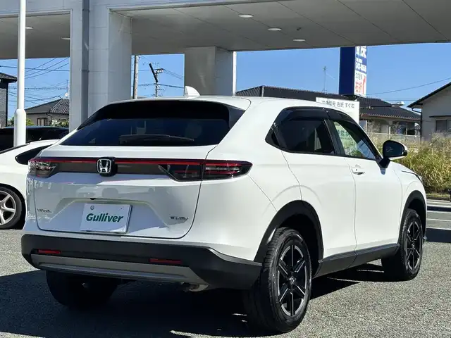 ホンダ ヴェゼル ハイブリッド e:HEV X 熊本県 2024(令6)年 2.1万km プラチナホワイトパール ワンオーナー/純正ナビ/【フルセグTV/Bluetooth/CD/DVD】/バックカメラ/レーダークルーズコントロール/衝突軽減装置/コーナーセンサー/ロードサインアシスト/ブレーキホールド/パドルシフト/電動パーキング/レーンキープアシスト/ETC/純正16インチAW/ドライブレコーダー/オートLEDライト/オートハイビーム/ウィンカーミラー/プッシュスタート/スマートキー/ステアリングスイッチ/革巻きステアリング/社外ドアバイザー/社外マット/横滑り防止/盗難装置/取扱説明書