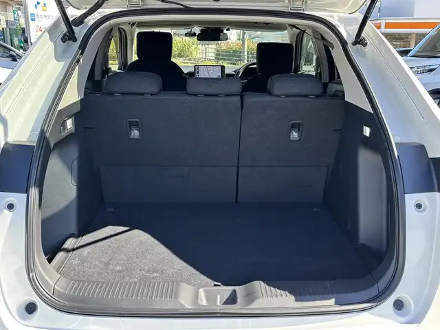 ホンダ ヴェゼル ハイブリッド e:HEV X 熊本県 2024(令6)年 2.1万km プラチナホワイトパール ワンオーナー/純正ナビ/【フルセグTV/Bluetooth/CD/DVD】/バックカメラ/レーダークルーズコントロール/衝突軽減装置/コーナーセンサー/ロードサインアシスト/ブレーキホールド/パドルシフト/電動パーキング/レーンキープアシスト/ETC/純正16インチAW/ドライブレコーダー/オートLEDライト/オートハイビーム/ウィンカーミラー/プッシュスタート/スマートキー/ステアリングスイッチ/革巻きステアリング/社外ドアバイザー/社外マット/横滑り防止/盗難装置/取扱説明書