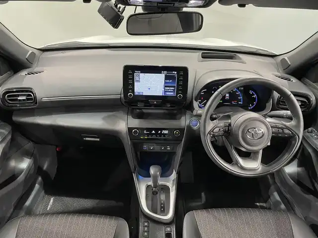 トヨタ ヤリスクロス ハイブリッド Z 愛知県 2022(令4)年 2.2万km プラチナホワイトパールマイカ 純正ナビ/（Bluetooth/AM/FM）/衝突軽減ブレーキ/アラウンドビューモニター/レーダークルーズコントロール/ビルトインETC/シートヒーター/LEDヘッドライト/バックカメラ/ドライブレコーダー/ステアリングヒーター/パワーヒート/コーナーセンサー/レーンキープアシスト/パーキングアシスト/プッシュスタート/スマートキー/純正フロアマット/純正18インチアルミホイール/オートライト