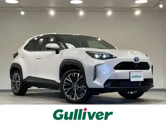 トヨタ ヤリスクロス ハイブリッド Z 愛知県 2022(令4)年 2.2万km プラチナホワイトパールマイカ 純正ナビ/（Bluetooth/AM/FM）/衝突軽減ブレーキ/アラウンドビューモニター/レーダークルーズコントロール/ビルトインETC/シートヒーター/LEDヘッドライト/バックカメラ/ドライブレコーダー/ステアリングヒーター/パワーヒート/コーナーセンサー/レーンキープアシスト/パーキングアシスト/プッシュスタート/スマートキー/純正フロアマット/純正18インチアルミホイール/オートライト