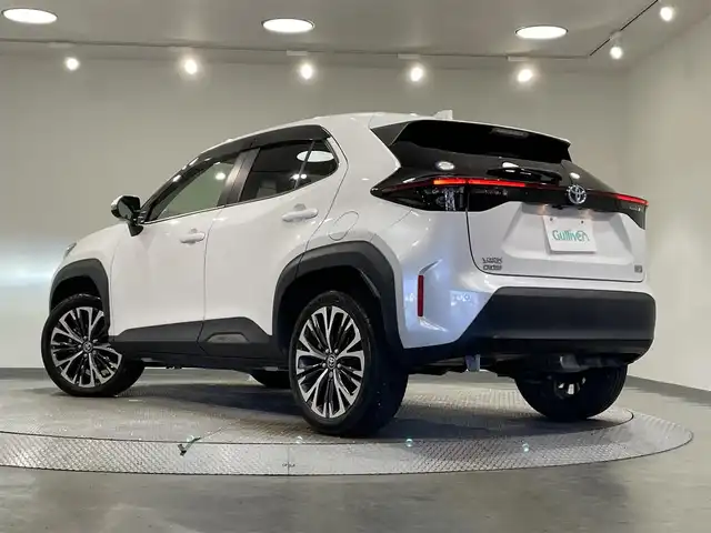 トヨタ ヤリスクロス ハイブリッド Z 愛知県 2022(令4)年 2.2万km プラチナホワイトパールマイカ 純正ナビ/（Bluetooth/AM/FM）/衝突軽減ブレーキ/アラウンドビューモニター/レーダークルーズコントロール/ビルトインETC/シートヒーター/LEDヘッドライト/バックカメラ/ドライブレコーダー/ステアリングヒーター/パワーヒート/コーナーセンサー/レーンキープアシスト/パーキングアシスト/プッシュスタート/スマートキー/純正フロアマット/純正18インチアルミホイール/オートライト