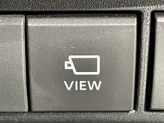 トヨタ ヤリスクロス ハイブリッド Z 愛知県 2022(令4)年 2.2万km プラチナホワイトパールマイカ 純正ナビ/（Bluetooth/AM/FM）/衝突軽減ブレーキ/アラウンドビューモニター/レーダークルーズコントロール/ビルトインETC/シートヒーター/LEDヘッドライト/バックカメラ/ドライブレコーダー/ステアリングヒーター/パワーヒート/コーナーセンサー/レーンキープアシスト/パーキングアシスト/プッシュスタート/スマートキー/純正フロアマット/純正18インチアルミホイール/オートライト