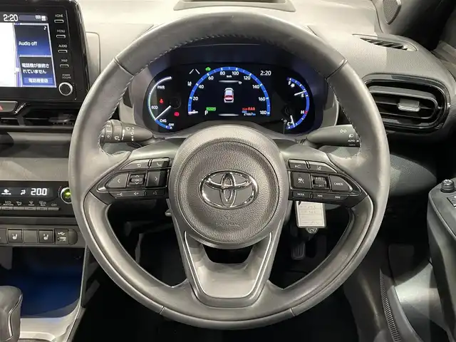 トヨタ ヤリスクロス ハイブリッド Z 愛知県 2022(令4)年 2.2万km プラチナホワイトパールマイカ 純正ナビ/（Bluetooth/AM/FM）/衝突軽減ブレーキ/アラウンドビューモニター/レーダークルーズコントロール/ビルトインETC/シートヒーター/LEDヘッドライト/バックカメラ/ドライブレコーダー/ステアリングヒーター/パワーヒート/コーナーセンサー/レーンキープアシスト/パーキングアシスト/プッシュスタート/スマートキー/純正フロアマット/純正18インチアルミホイール/オートライト