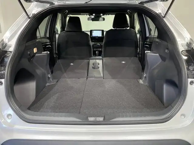 トヨタ ヤリスクロス ハイブリッド Z 愛知県 2022(令4)年 2.2万km プラチナホワイトパールマイカ 純正ナビ/（Bluetooth/AM/FM）/衝突軽減ブレーキ/アラウンドビューモニター/レーダークルーズコントロール/ビルトインETC/シートヒーター/LEDヘッドライト/バックカメラ/ドライブレコーダー/ステアリングヒーター/パワーヒート/コーナーセンサー/レーンキープアシスト/パーキングアシスト/プッシュスタート/スマートキー/純正フロアマット/純正18インチアルミホイール/オートライト