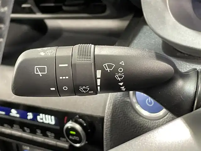 トヨタ ヤリスクロス ハイブリッド Z 愛知県 2022(令4)年 2.2万km プラチナホワイトパールマイカ 純正ナビ/（Bluetooth/AM/FM）/衝突軽減ブレーキ/アラウンドビューモニター/レーダークルーズコントロール/ビルトインETC/シートヒーター/LEDヘッドライト/バックカメラ/ドライブレコーダー/ステアリングヒーター/パワーヒート/コーナーセンサー/レーンキープアシスト/パーキングアシスト/プッシュスタート/スマートキー/純正フロアマット/純正18インチアルミホイール/オートライト