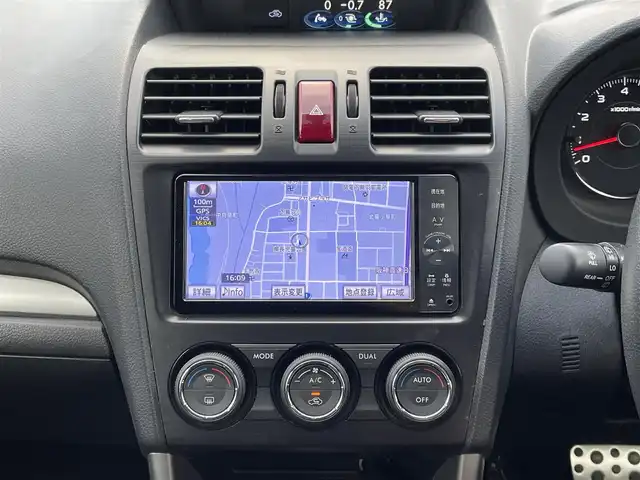 スバル フォレスター 2．0XT アイサイト 京都府 2014(平26)年 7.6万km サテンホワイトパール (株)IDOMが運営する【じしゃロン伏見店】の自社ローン専用車両になりますこちらは現金またはオートローンご利用時の価格です。自社ローンご希望の方は別途その旨お申付け下さい/プッシュスタート/純正ナビ/　・AM/FM/　・CD/DVD/　・TV(フルセグ)/　・Bluetooth/　・AUX/USB/バックカメラ/前後ドライブレコーダー/ETC/クルーズコントロール/パドルシフト/パワーバックドア/前席パワーシート/レザー調シートカバー/純正フロアマット/衝突軽減ブレーキ/レーンキープアシスト/横滑り防止装置/電動格納ミラー/ドアバイザー