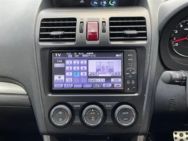 スバル フォレスター 2．0XT アイサイト 京都府 2014(平26)年 7.6万km サテンホワイトパール (株)IDOMが運営する【じしゃロン伏見店】の自社ローン専用車両になりますこちらは現金またはオートローンご利用時の価格です。自社ローンご希望の方は別途その旨お申付け下さい/プッシュスタート/純正ナビ/　・AM/FM/　・CD/DVD/　・TV(フルセグ)/　・Bluetooth/　・AUX/USB/バックカメラ/前後ドライブレコーダー/ETC/クルーズコントロール/パドルシフト/パワーバックドア/前席パワーシート/レザー調シートカバー/純正フロアマット/衝突軽減ブレーキ/レーンキープアシスト/横滑り防止装置/電動格納ミラー/ドアバイザー