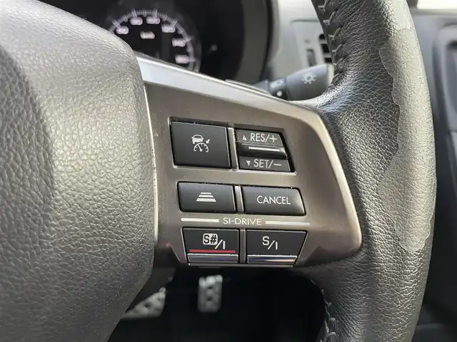 スバル フォレスター 2．0XT アイサイト 京都府 2014(平26)年 7.6万km サテンホワイトパール (株)IDOMが運営する【じしゃロン伏見店】の自社ローン専用車両になりますこちらは現金またはオートローンご利用時の価格です。自社ローンご希望の方は別途その旨お申付け下さい/プッシュスタート/純正ナビ/　・AM/FM/　・CD/DVD/　・TV(フルセグ)/　・Bluetooth/　・AUX/USB/バックカメラ/前後ドライブレコーダー/ETC/クルーズコントロール/パドルシフト/パワーバックドア/前席パワーシート/レザー調シートカバー/純正フロアマット/衝突軽減ブレーキ/レーンキープアシスト/横滑り防止装置/電動格納ミラー/ドアバイザー