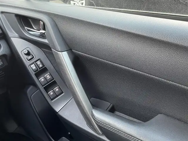 スバル フォレスター 2．0XT アイサイト 京都府 2014(平26)年 7.6万km サテンホワイトパール (株)IDOMが運営する【じしゃロン伏見店】の自社ローン専用車両になりますこちらは現金またはオートローンご利用時の価格です。自社ローンご希望の方は別途その旨お申付け下さい/プッシュスタート/純正ナビ/　・AM/FM/　・CD/DVD/　・TV(フルセグ)/　・Bluetooth/　・AUX/USB/バックカメラ/前後ドライブレコーダー/ETC/クルーズコントロール/パドルシフト/パワーバックドア/前席パワーシート/レザー調シートカバー/純正フロアマット/衝突軽減ブレーキ/レーンキープアシスト/横滑り防止装置/電動格納ミラー/ドアバイザー