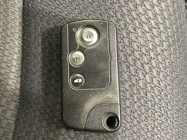 ホンダ ステップワゴン スパーダ S 宮城県 2015(平27)年 6.5万km ホワイトオーキッドパール 純正ナビ/（型番：VXM-155VFNi）/・バックカメラ/・Bluetooth/CD/DVD/・USB入力端子/HDMI/・純正ビルトインETC/・社外ドライブレコーダー/クルーズコントロール/片側パワースライドドア/プッシュスタート/アイドリングストップ/パドルシフト/3列シート/・ベンチシート/HIDヘッドライト/・オートライト/・フォグライト/純正アルミホイール/純正フロアマット