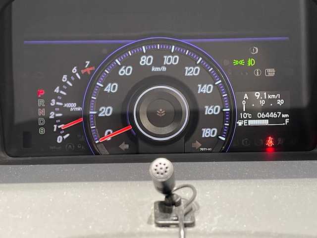 ホンダ ステップワゴン スパーダ S 宮城県 2015(平27)年 6.5万km ホワイトオーキッドパール 純正ナビ/（型番：VXM-155VFNi）/・バックカメラ/・Bluetooth/CD/DVD/・USB入力端子/HDMI/・純正ビルトインETC/・社外ドライブレコーダー/クルーズコントロール/片側パワースライドドア/プッシュスタート/アイドリングストップ/パドルシフト/3列シート/・ベンチシート/HIDヘッドライト/・オートライト/・フォグライト/純正アルミホイール/純正フロアマット