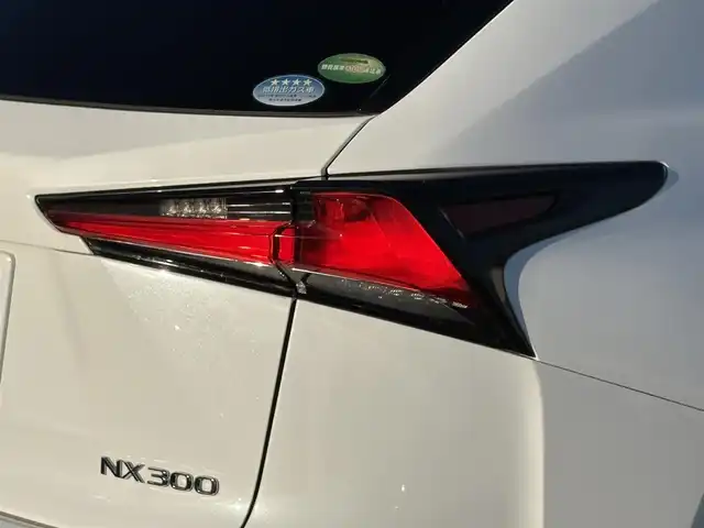 レクサス ＮＸ 300 Fスポーツ 岩手県 2019(令1)年 6万km ホワイトノーヴァガラスフレーク 禁煙車/サンルーフ/全方位カメラ/パワーバックドア/ハンドルヒーター/ミラーヒーター/シートヒーター/エアシート/純正ナビ/→フルセグTV/Bluetooth/CD/DVD/FM/AM/バックカメラ/ステアリングスイッチ/ブラインドスポットモニター/レーンキープアシスト/衝突軽減システム/電子パーキング/オートブレーキホールド/横滑り防止装置/コーナーセンサー/〇プッシュスタート/〇パドルシフト/〇電動格納ミラー/〇ウィンカーミラー/〇フロアマット/〇シガーソケット/〇USBポート/〇スマートキー/スマートキー/前後ドライブレコーダー/ビルトインETC