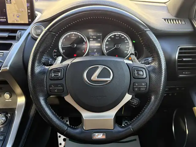 レクサス ＮＸ 300 Fスポーツ 岩手県 2019(令1)年 6万km ホワイトノーヴァガラスフレーク 禁煙車/サンルーフ/全方位カメラ/パワーバックドア/ハンドルヒーター/ミラーヒーター/シートヒーター/エアシート/純正ナビ/→フルセグTV/Bluetooth/CD/DVD/FM/AM/バックカメラ/ステアリングスイッチ/ブラインドスポットモニター/レーンキープアシスト/衝突軽減システム/電子パーキング/オートブレーキホールド/横滑り防止装置/コーナーセンサー/〇プッシュスタート/〇パドルシフト/〇電動格納ミラー/〇ウィンカーミラー/〇フロアマット/〇シガーソケット/〇USBポート/〇スマートキー/スマートキー/前後ドライブレコーダー/ビルトインETC