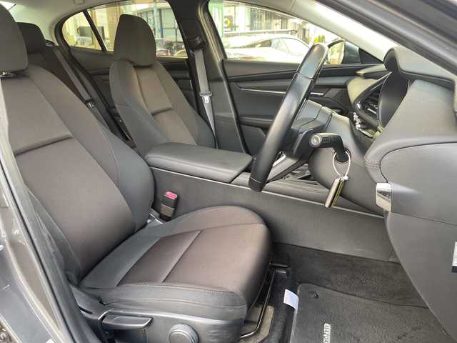 マツダ マツダ３セダン XD プロアクティブ 兵庫県 2019(令1)年 4.9万km マシーングレープレミアムM 純正ナビ/（CD/DVD/BT/フルセグTV）/全方位カメラ/ETC/純正フロアマット/コーナーセンサー/LEDヘッドライト/AUTOライト/スマートキー/スペアキー/保証書/取扱説明書