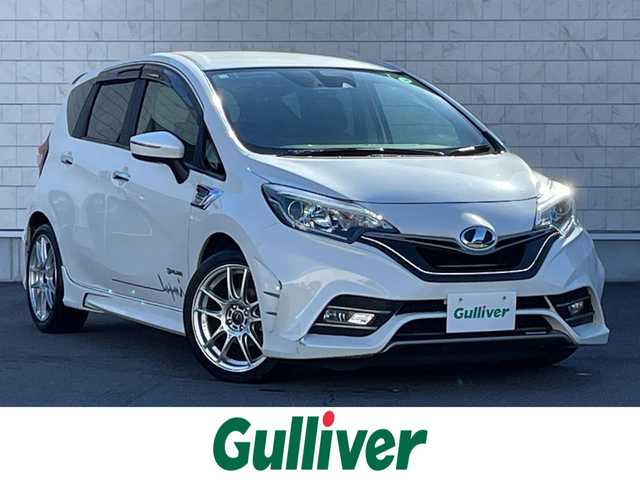 日産 ノート e－パワー メダリスト 群馬県 2016(平28)年 7.3万km ブリリアントホワイトパール 安全装備/・衝突軽減ブレーキ/・レーンキープアシスト/・横滑り防止/・オートライト/純正7インチワイドナビ/・AM/FM/フルセグTV/・Bluetooth/USB/バックカメラ/純正ドライブレコーダー/ETC/LEDヘッドライト/LEDフォグランプ/インパルフルエアロ/インパルドアバイザー/インパルマフラー/純正フロアマット/スマートキー/プッシュスタート