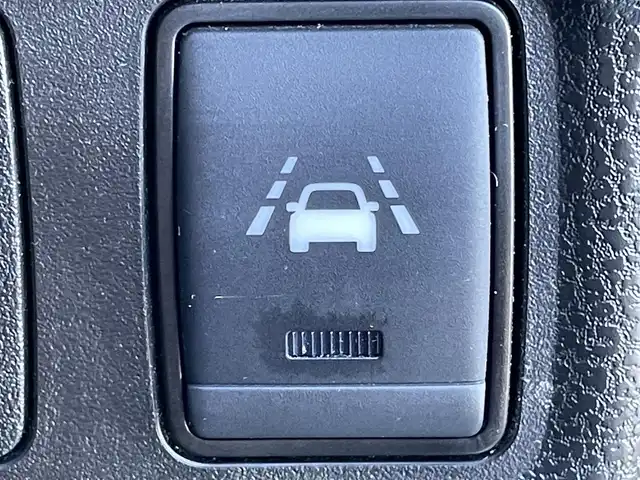 日産 ノート e－パワー メダリスト 群馬県 2016(平28)年 7.3万km ブリリアントホワイトパール 安全装備/・衝突軽減ブレーキ/・レーンキープアシスト/・横滑り防止/・オートライト/純正7インチワイドナビ/・AM/FM/フルセグTV/・Bluetooth/USB/バックカメラ/純正ドライブレコーダー/ETC/LEDヘッドライト/LEDフォグランプ/インパルフルエアロ/インパルドアバイザー/インパルマフラー/純正フロアマット/スマートキー/プッシュスタート