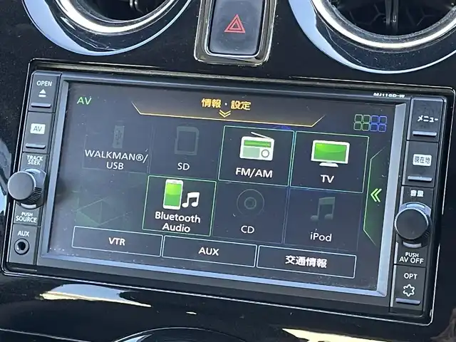 日産 ノート e－パワー メダリスト 群馬県 2016(平28)年 7.3万km ブリリアントホワイトパール 安全装備/・衝突軽減ブレーキ/・レーンキープアシスト/・横滑り防止/・オートライト/純正7インチワイドナビ/・AM/FM/フルセグTV/・Bluetooth/USB/バックカメラ/純正ドライブレコーダー/ETC/LEDヘッドライト/LEDフォグランプ/インパルフルエアロ/インパルドアバイザー/インパルマフラー/純正フロアマット/スマートキー/プッシュスタート