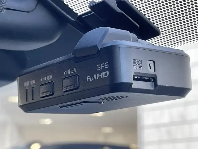 日産 ノート e－パワー メダリスト 群馬県 2016(平28)年 7.3万km ブリリアントホワイトパール 安全装備/・衝突軽減ブレーキ/・レーンキープアシスト/・横滑り防止/・オートライト/純正7インチワイドナビ/・AM/FM/フルセグTV/・Bluetooth/USB/バックカメラ/純正ドライブレコーダー/ETC/LEDヘッドライト/LEDフォグランプ/インパルフルエアロ/インパルドアバイザー/インパルマフラー/純正フロアマット/スマートキー/プッシュスタート