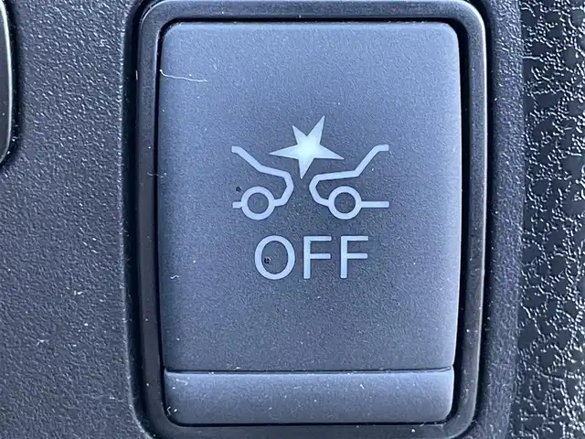 日産 ノート e－パワー メダリスト 群馬県 2016(平28)年 7.3万km ブリリアントホワイトパール 安全装備/・衝突軽減ブレーキ/・レーンキープアシスト/・横滑り防止/・オートライト/純正7インチワイドナビ/・AM/FM/フルセグTV/・Bluetooth/USB/バックカメラ/純正ドライブレコーダー/ETC/LEDヘッドライト/LEDフォグランプ/インパルフルエアロ/インパルドアバイザー/インパルマフラー/純正フロアマット/スマートキー/プッシュスタート