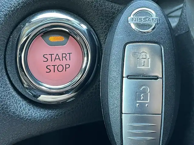 日産 ノート e－パワー メダリスト 群馬県 2016(平28)年 7.3万km ブリリアントホワイトパール 安全装備/・衝突軽減ブレーキ/・レーンキープアシスト/・横滑り防止/・オートライト/純正7インチワイドナビ/・AM/FM/フルセグTV/・Bluetooth/USB/バックカメラ/純正ドライブレコーダー/ETC/LEDヘッドライト/LEDフォグランプ/インパルフルエアロ/インパルドアバイザー/インパルマフラー/純正フロアマット/スマートキー/プッシュスタート