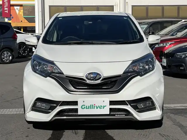 日産 ノート e－パワー メダリスト 群馬県 2016(平28)年 7.3万km ブリリアントホワイトパール 安全装備/・衝突軽減ブレーキ/・レーンキープアシスト/・横滑り防止/・オートライト/純正7インチワイドナビ/・AM/FM/フルセグTV/・Bluetooth/USB/バックカメラ/純正ドライブレコーダー/ETC/LEDヘッドライト/LEDフォグランプ/インパルフルエアロ/インパルドアバイザー/インパルマフラー/純正フロアマット/スマートキー/プッシュスタート